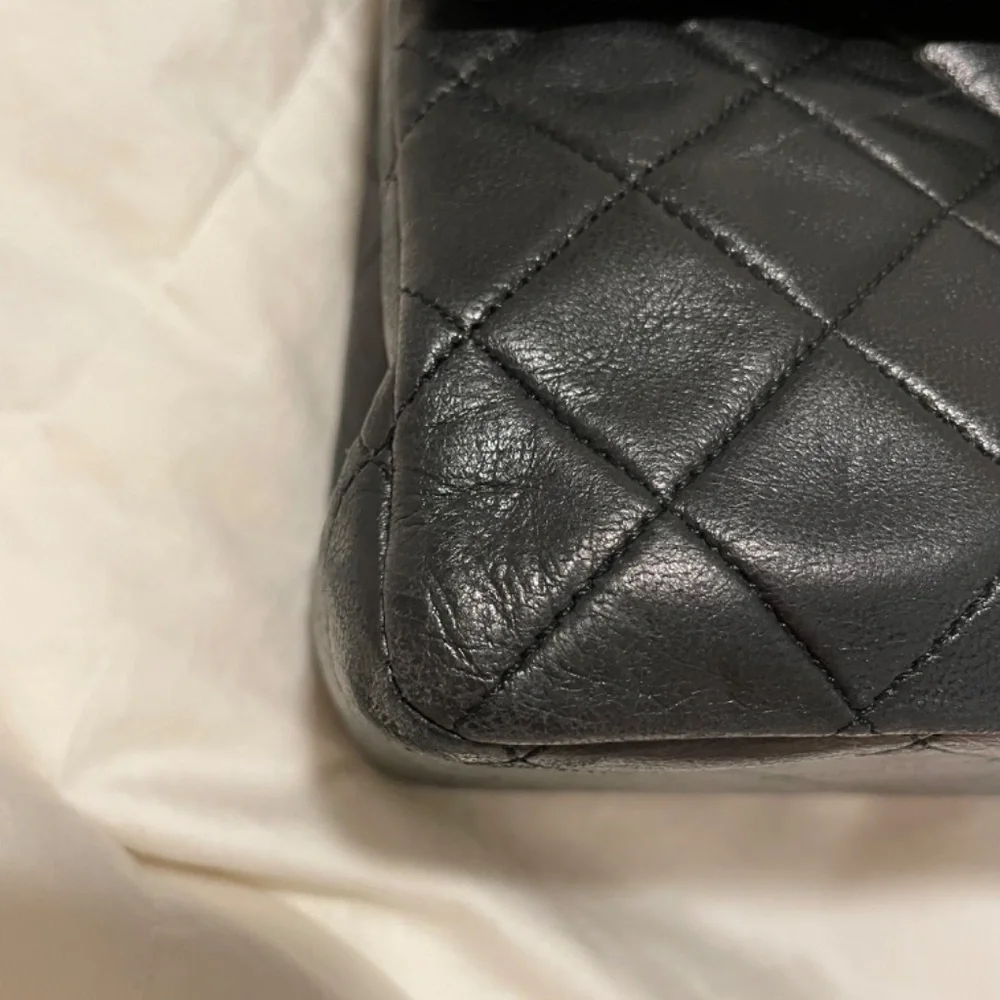 CHANEL 1990 Vintage Lambskin Quilted Medium Double Flap Black Handbag - Picture 6 of 10